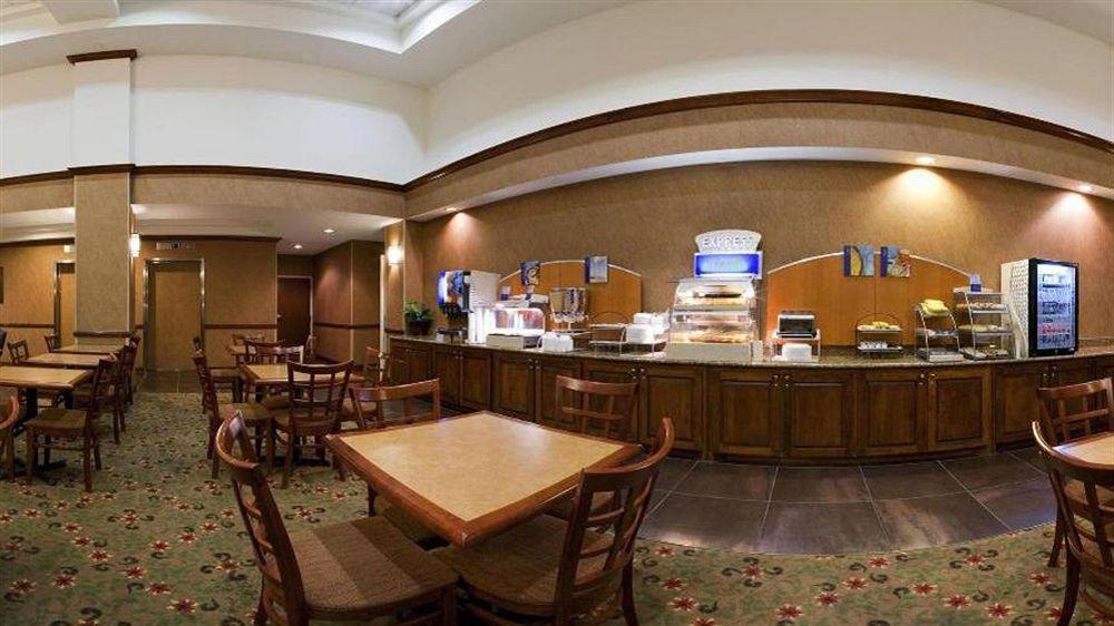 Holiday Inn Express & Suites Irving Conv Ctr - Las Colinas By Ihg Exterior photo