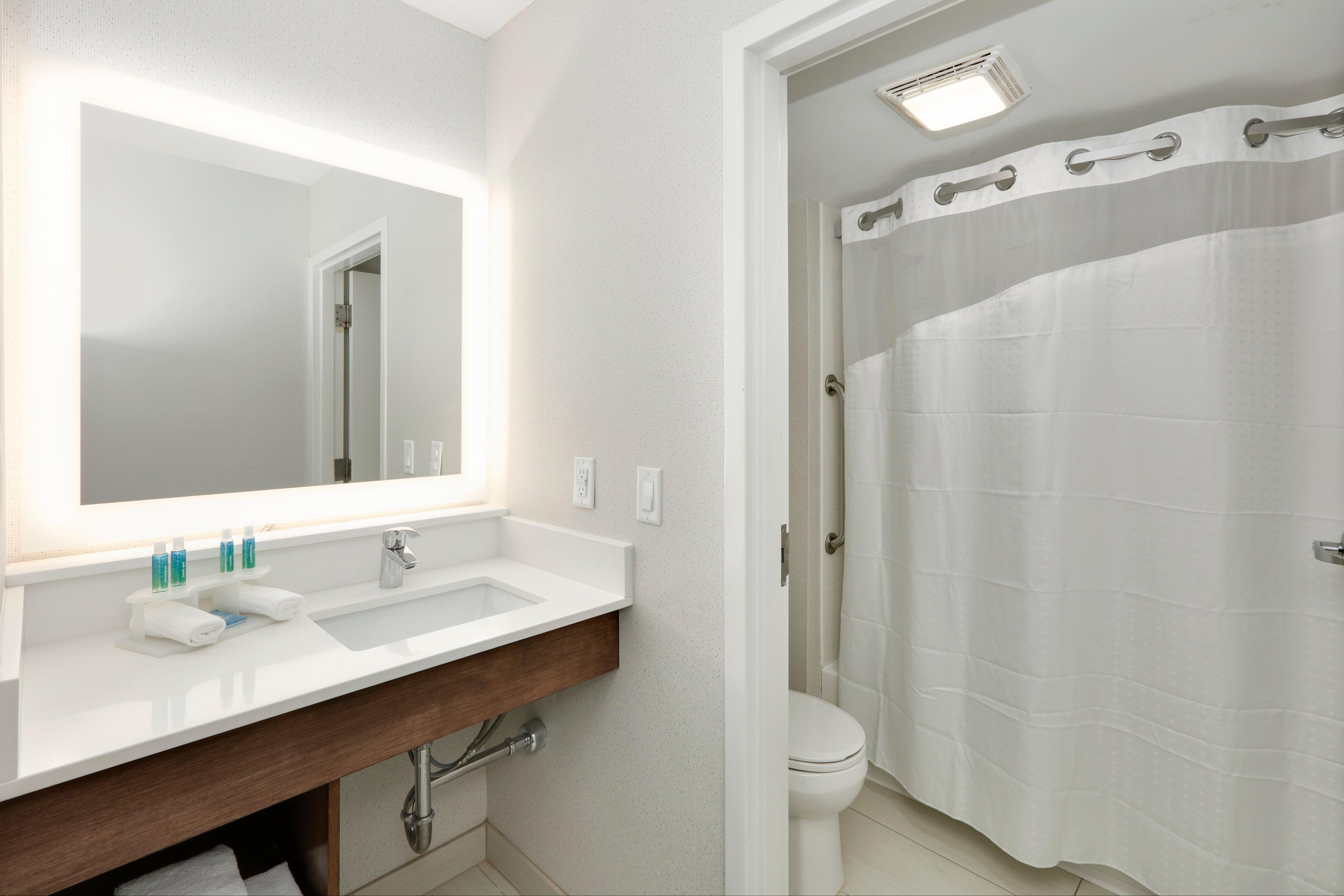 Holiday Inn Express & Suites Irving Conv Ctr - Las Colinas By Ihg Exterior photo