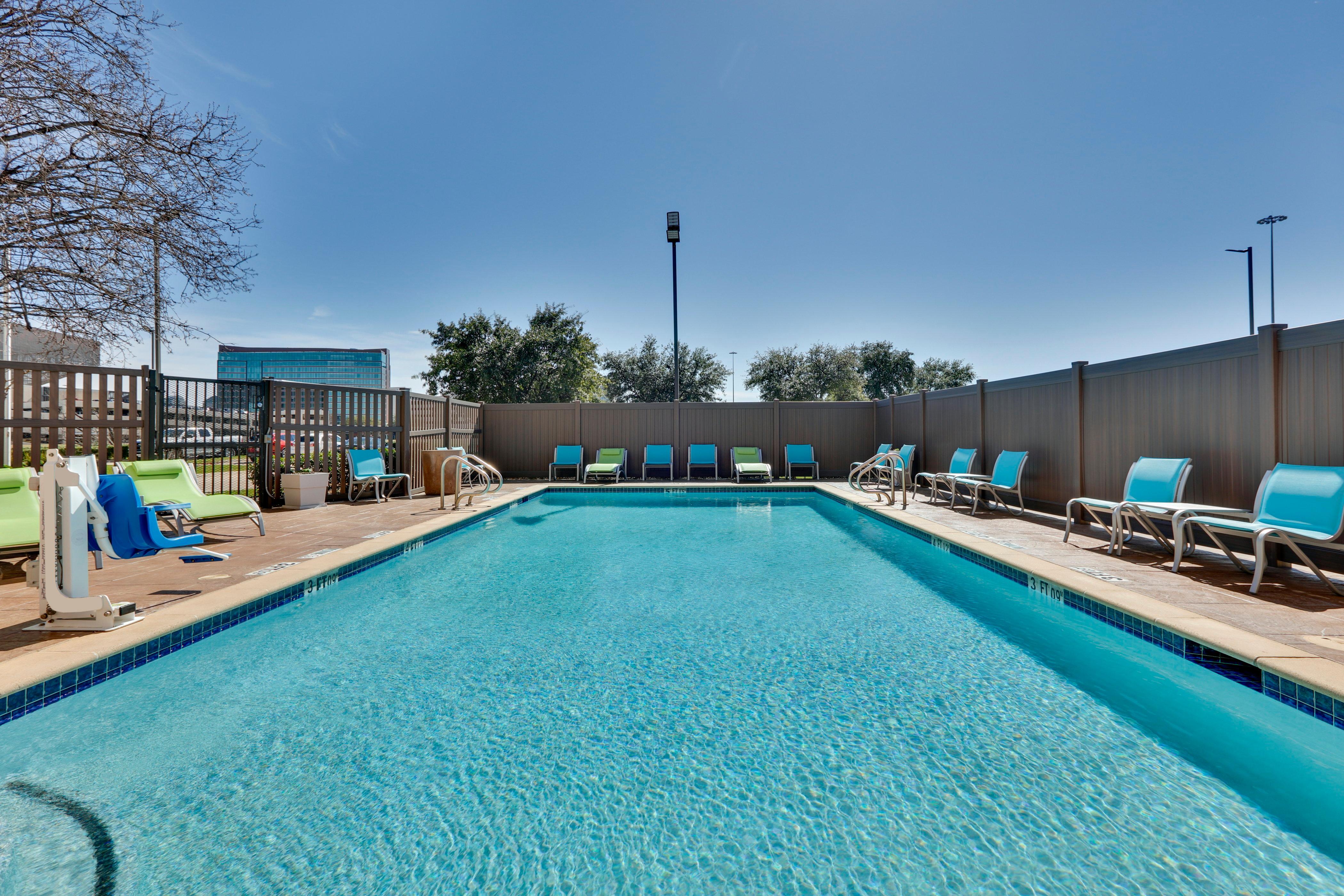 Holiday Inn Express & Suites Irving Conv Ctr - Las Colinas By Ihg Exterior photo