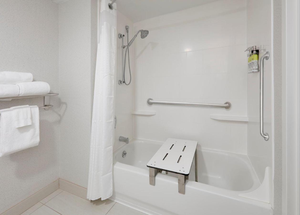 Holiday Inn Express & Suites Irving Conv Ctr - Las Colinas By Ihg Exterior photo