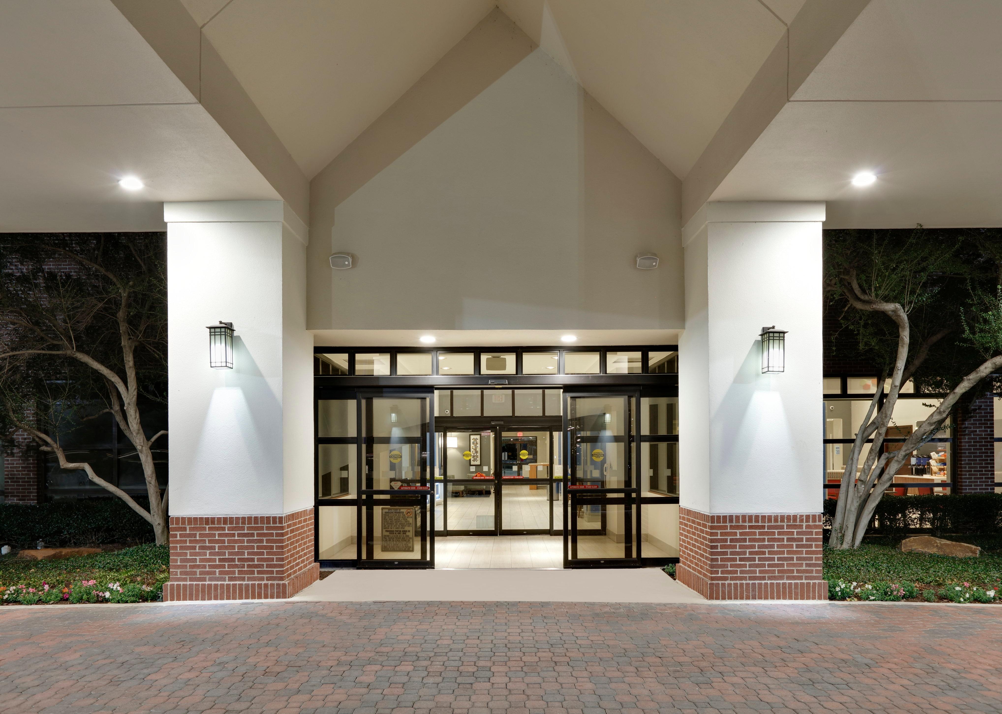 Holiday Inn Express & Suites Irving Conv Ctr - Las Colinas By Ihg Exterior photo