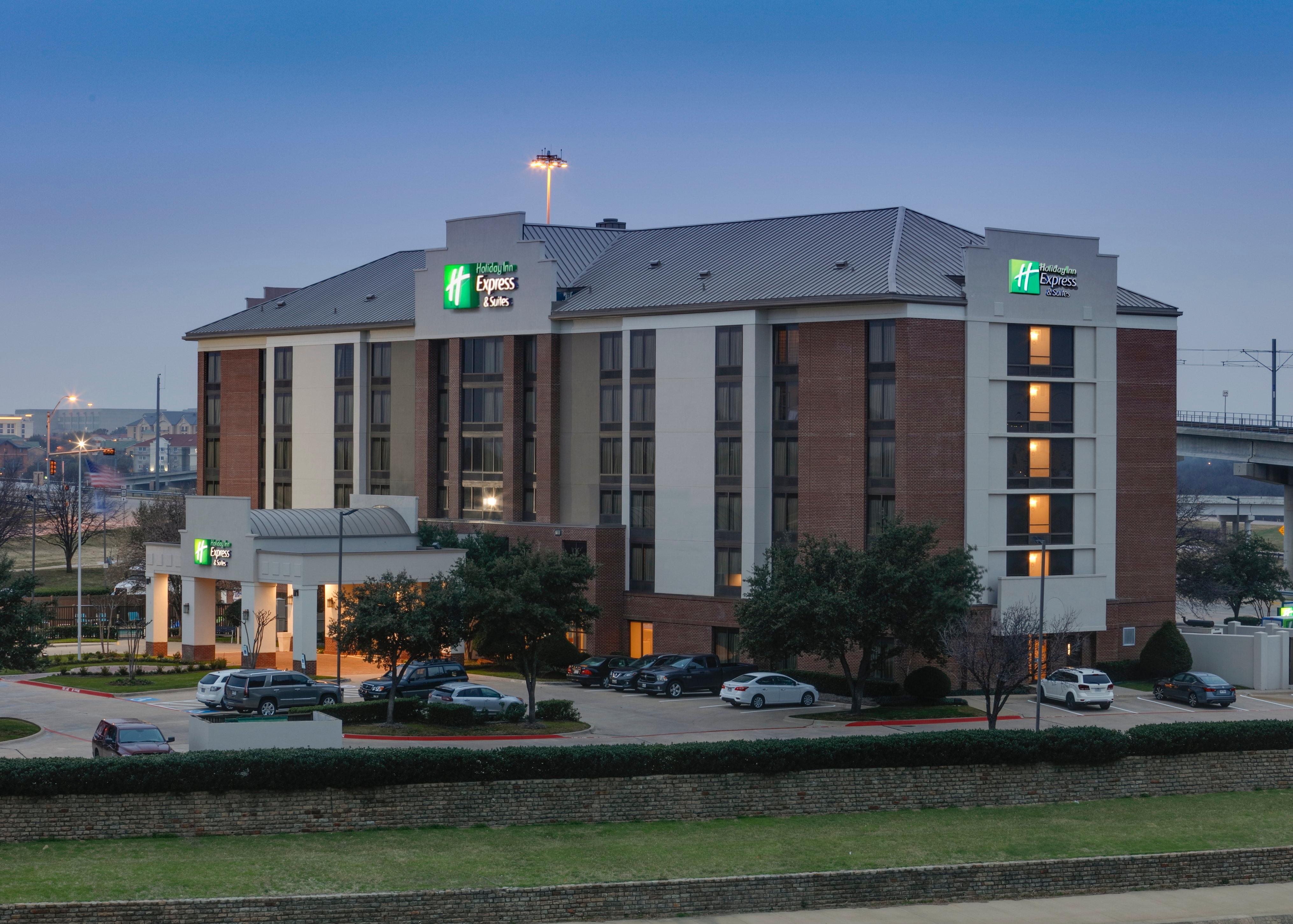 Holiday Inn Express & Suites Irving Conv Ctr - Las Colinas By Ihg Exterior photo