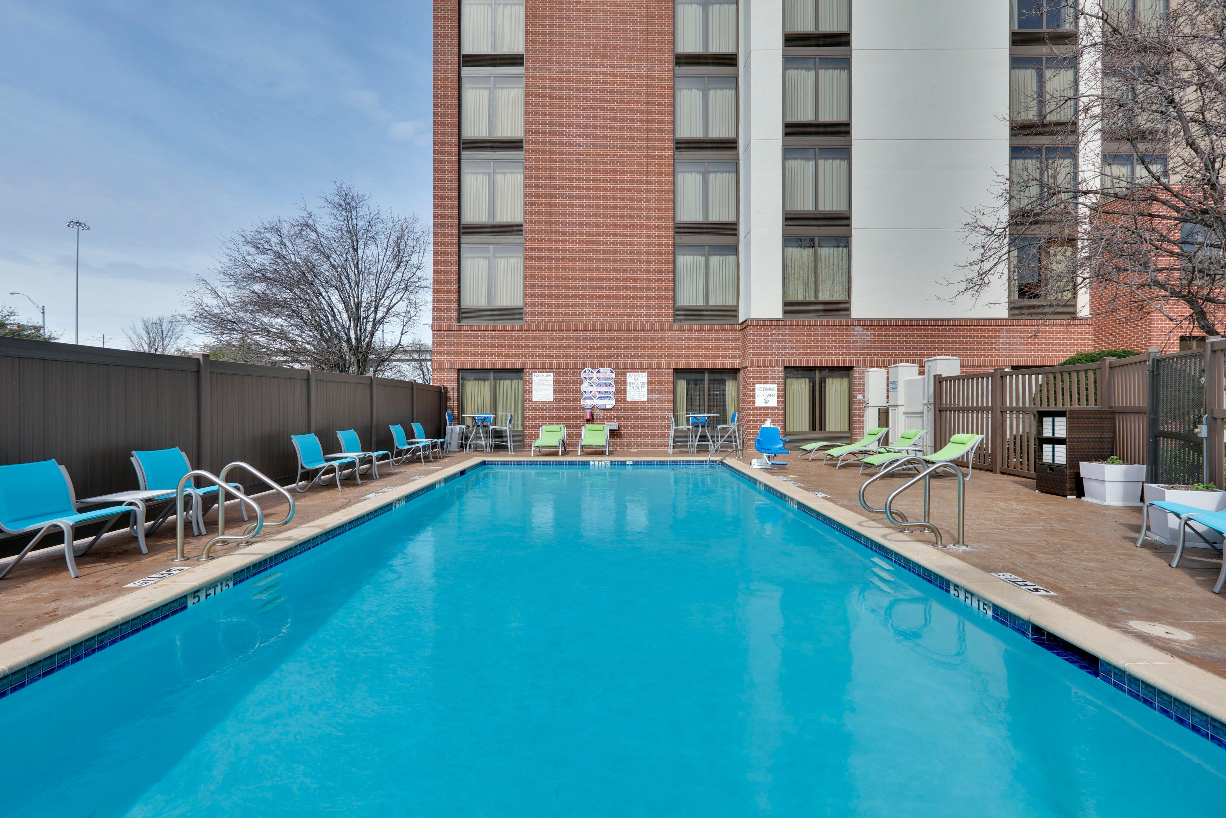 Holiday Inn Express & Suites Irving Conv Ctr - Las Colinas By Ihg Exterior photo