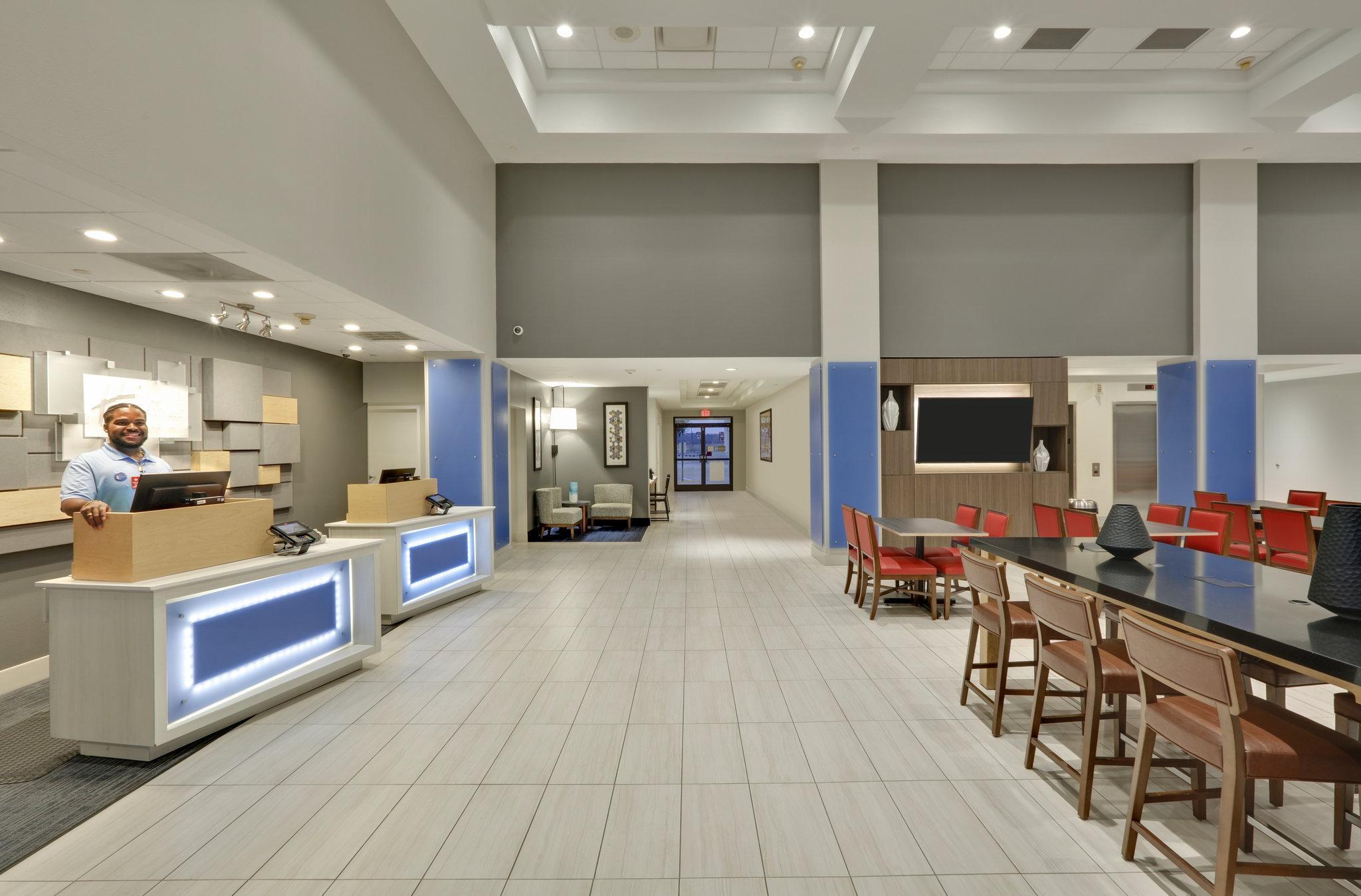 Holiday Inn Express & Suites Irving Conv Ctr - Las Colinas By Ihg Exterior photo