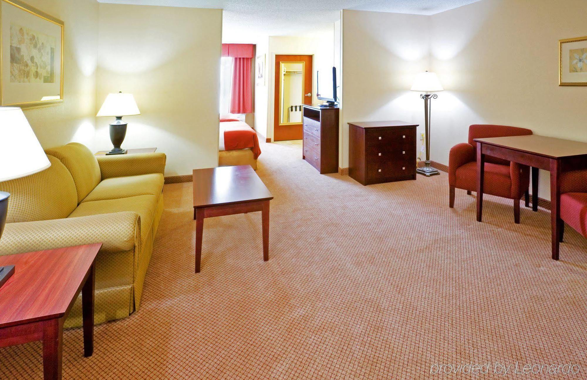 Holiday Inn Express & Suites Irving Conv Ctr - Las Colinas By Ihg Room photo